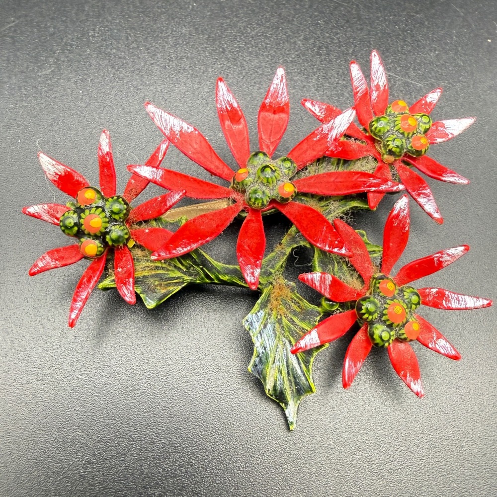 Vintage Red Enamel Poinsettia‎ Brooch Metal Christmas Flower Pin Green Leaves